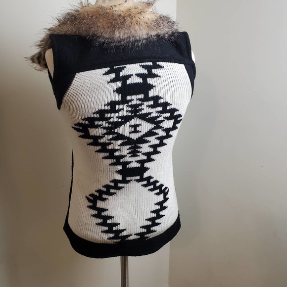 THREAD & SUPPLY | ASYMETRICAL WOOL BLEND SWEATER VEST AZTEC FAUX FUR WOMEN'S XS - Picture 12 of 17
